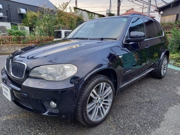 BMW X5ボディ・モール磨き。