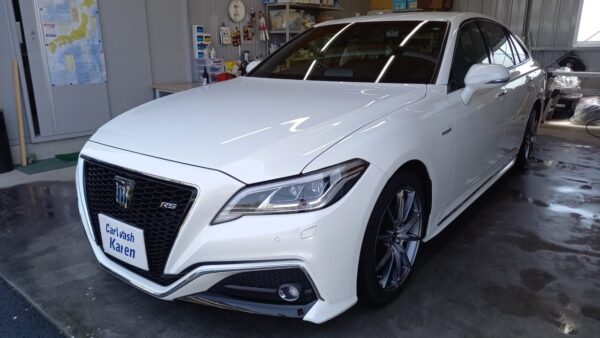 トヨタ クラウン 持ち込み洗車。