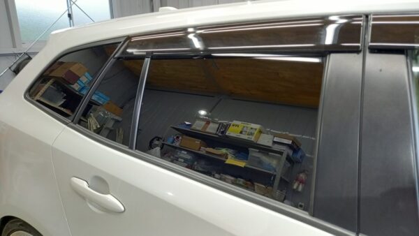 トヨタ カローラツーリングフィルム施工。